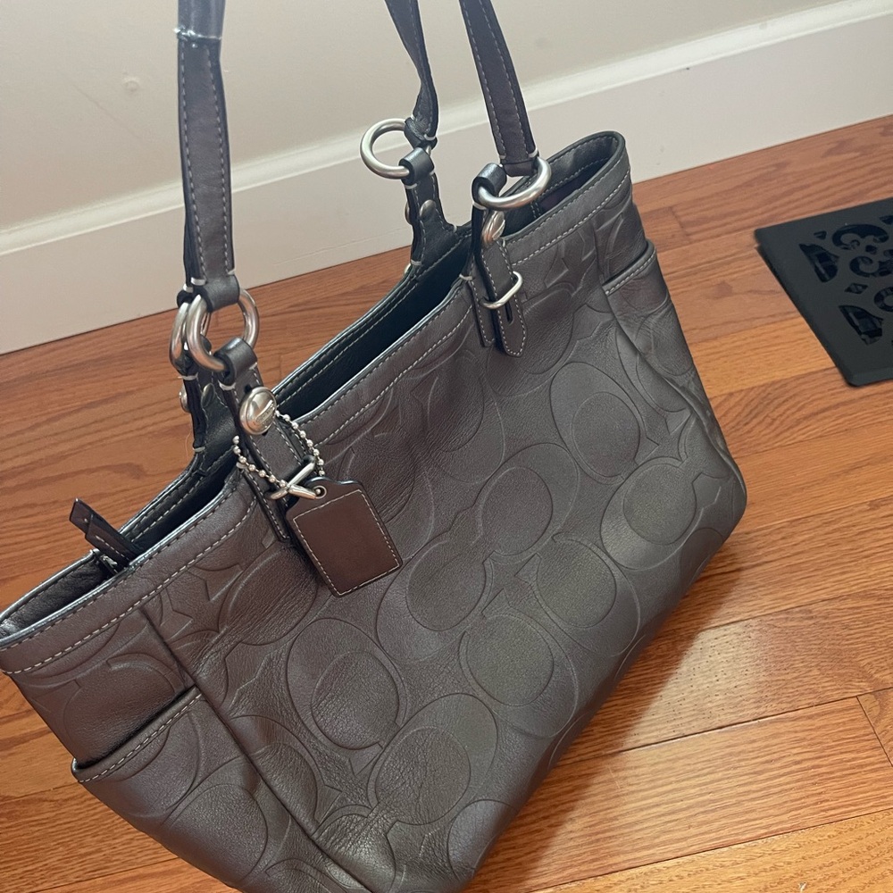 Beautiful Coach bag in like new condition!